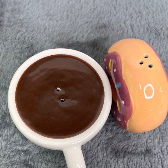 Donut and Coffee Cup Salt Pepper Shaker Set Pair NIB Doughnut Tier Tray Decor - Picture 4 of 7